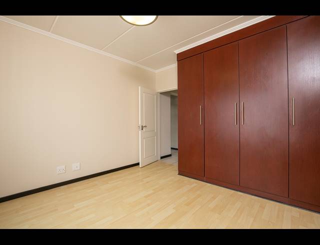 2 BEDROOM APARTMENT RENTED IN SUNNINGHILL